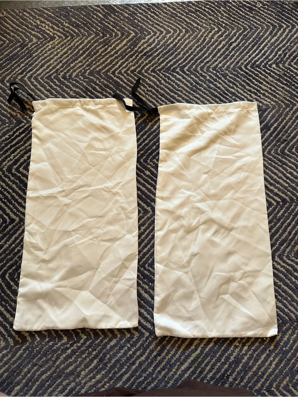 Gucci Shoe White Drawstring Dust Bags with Black Logo